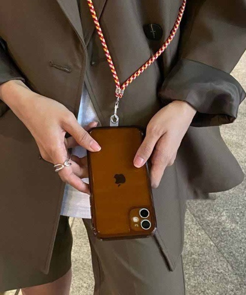 MANGROVE（マングローブ）の「クリアカラメルiPhoneショルダーストラップケース（スマホケース/カバー・レディース・ブラウン・C/E/H/D/G/I/A）」の3枚目の写真