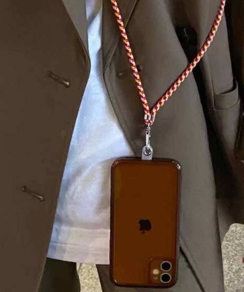 MANGROVE（マングローブ）の「クリアカラメルiPhoneショルダーストラップケース（スマホケース/カバー・レディース・ブラウン・C/E/H/D/G/I/A）」の2枚目の写真