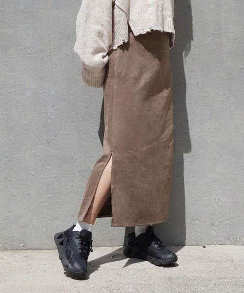 179/WG（イチナナキュウダブルジー）の「カットスウェードスカート（スカート・レディース・ブラウン/チャコールグレー/キャメル/オフホワイト・MEDIUM）」の4枚目の写真