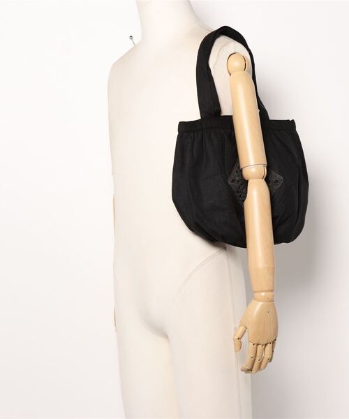 Samansa Mos2（サマンサ モスモス）の「かぎ編みギャザートート（トートバッグ・レディース・オフホワイト/ブラック・ﾌﾘ-）」の6枚目の写真