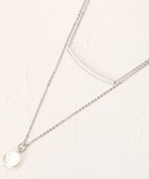 SHOO・LA・RUE（シューラルー）の「◆2連バー＆フェイクパールネックレス（ネックレス・レディース・シルバー/ゴールド・00）」の2枚目の写真