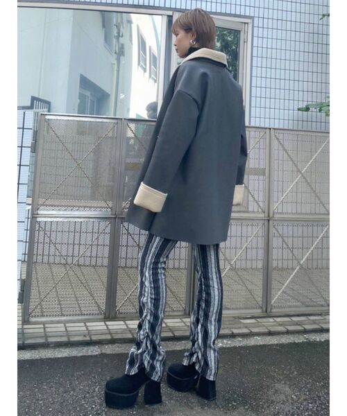 EMODA（エモダ）の「フェイクムートンロングフレアコート（ムートンコート・レディース・カーキ/グレー・FREE）」の7枚目の写真