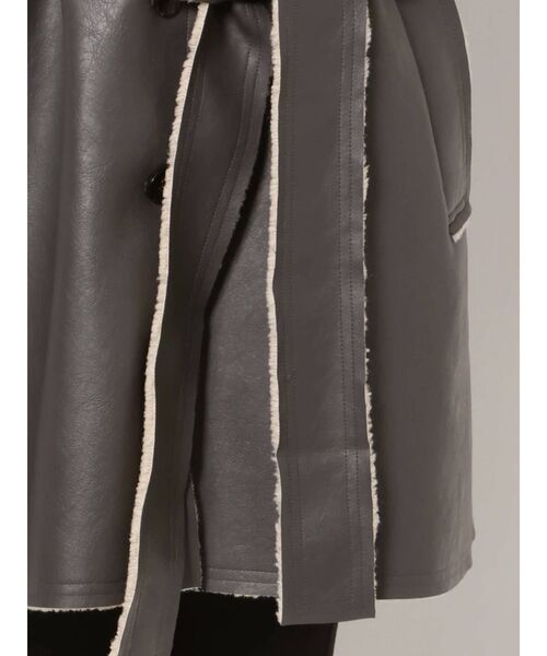 EMODA（エモダ）の「フェイクムートンロングフレアコート（ムートンコート・レディース・カーキ/グレー・FREE）」の16枚目の写真