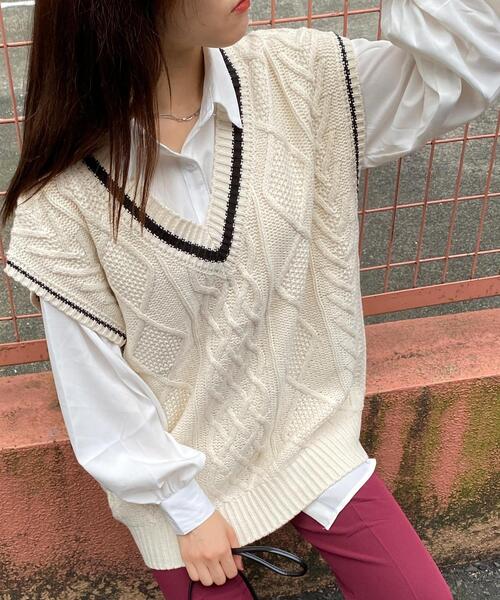 INGNI（イング）の「Vネックケーブルベスト＋シャツ SET（ニット/セーター・レディース・アイボリー系3/杢グレー/モカ/ブラック/ブラック×ホワイト・M）」の5枚目の写真