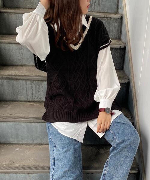 INGNI（イング）の「Vネックケーブルベスト＋シャツ SET（ニット/セーター・レディース・アイボリー系3/杢グレー/モカ/ブラック/ブラック×ホワイト・M）」の3枚目の写真