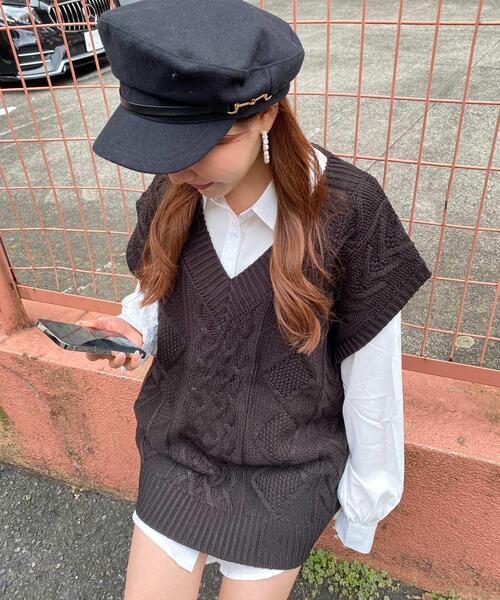 INGNI（イング）の「Vネックケーブルベスト＋シャツ SET（ニット/セーター・レディース・アイボリー系3/杢グレー/モカ/ブラック/ブラック×ホワイト・M）」の2枚目の写真