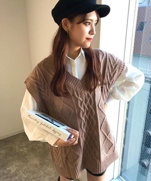 INGNI（イング）の「Vネックケーブルベスト＋シャツ SET（ニット/セーター・レディース・アイボリー系3/杢グレー/モカ/ブラック/ブラック×ホワイト・M）」の4枚目の写真