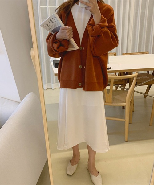 AMOUR BOX（アムールボックス）の「3ボタンVネックニットカーディガン（カーディガン/ボレロ・レディース・ブラック/クリーム/ブラウン/ベージュ/モカ/チャコール/イエロー/グリーン/パープル/ブルー・MEDIUM/LARGE）」の15枚目の写真