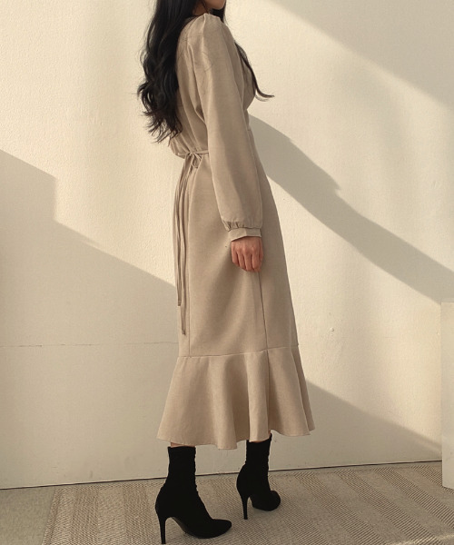 emi+（エミプラス）の「フロントギャザーマーメードロングワンピース（ワンピース・レディース・ブラック/レッド/ベージュ・FREE）」の5枚目の写真