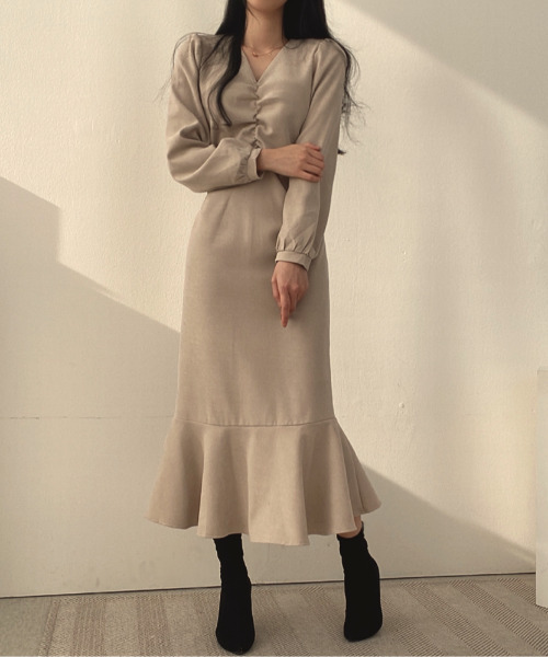 emi+（エミプラス）の「フロントギャザーマーメードロングワンピース（ワンピース・レディース・ブラック/レッド/ベージュ・FREE）」の6枚目の写真