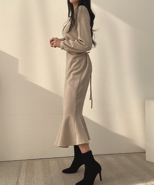 emi+（エミプラス）の「フロントギャザーマーメードロングワンピース（ワンピース・レディース・ブラック/レッド/ベージュ・FREE）」の12枚目の写真