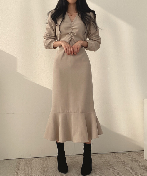 emi+（エミプラス）の「フロントギャザーマーメードロングワンピース（ワンピース・レディース・ブラック/レッド/ベージュ・FREE）」の18枚目の写真