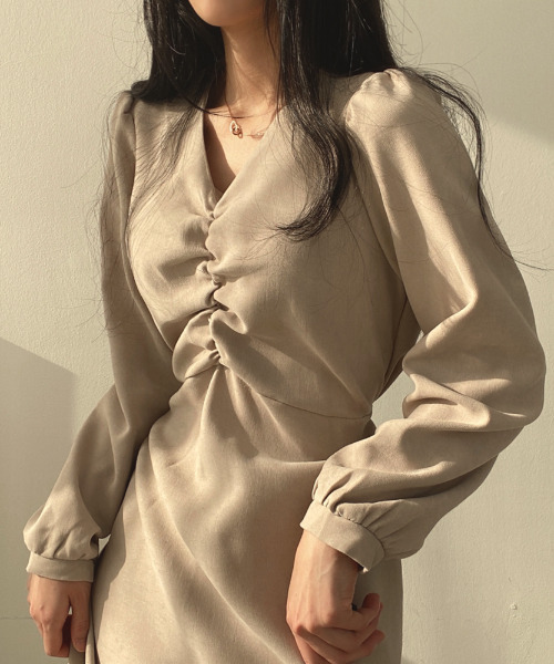 emi+（エミプラス）の「フロントギャザーマーメードロングワンピース（ワンピース・レディース・ブラック/レッド/ベージュ・FREE）」の21枚目の写真