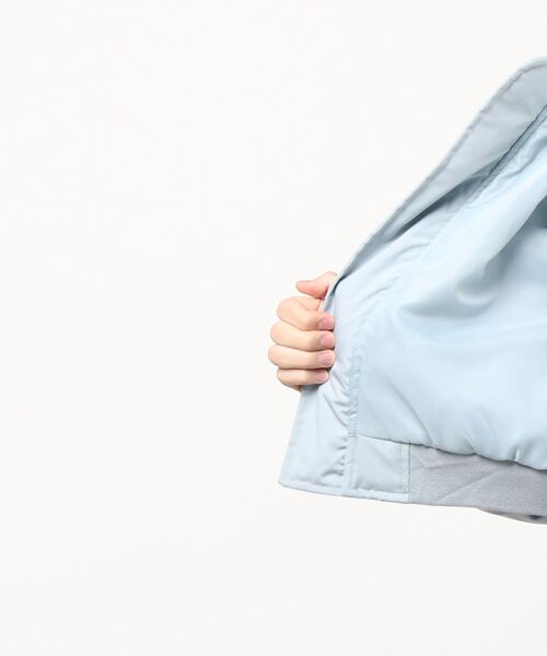 SPINNS(スピンズ)の「中綿ショート丈MA-1ジャケット(MA-1・レディース・ブラック/カーキ/サックスブルー・ONESIZE)」の4枚目の写真