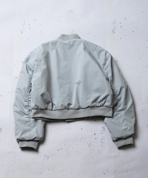 SPINNS(スピンズ)の「中綿ショート丈MA-1ジャケット(MA-1・レディース・ブラック/カーキ/サックスブルー・ONESIZE)」の8枚目の写真