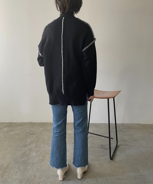 210nouve（トゥージュヌーブ）の「モックネックハンドステッチニットプルオーバー（ニット/セーター・レディース・ホワイト/ブラック/ブルー・FREE）」の15枚目の写真