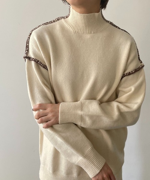 210nouve（トゥージュヌーブ）の「モックネックハンドステッチニットプルオーバー（ニット/セーター・レディース・ホワイト/ブラック/ブルー・FREE）」の8枚目の写真