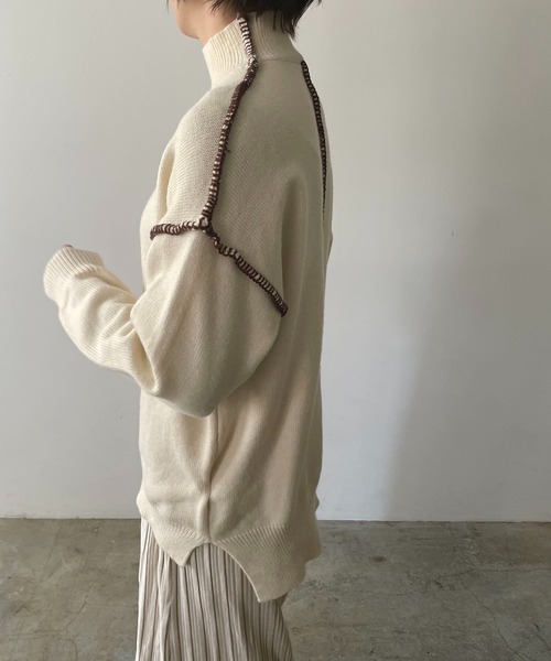 210nouve（トゥージュヌーブ）の「モックネックハンドステッチニットプルオーバー（ニット/セーター・レディース・ホワイト/ブラック/ブルー・FREE）」の12枚目の写真