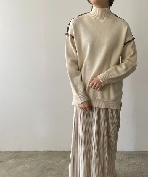 210nouve（トゥージュヌーブ）の「モックネックハンドステッチニットプルオーバー（ニット/セーター・レディース・ホワイト/ブラック/ブルー・FREE）」の20枚目の写真