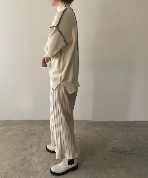 210nouve（トゥージュヌーブ）の「モックネックハンドステッチニットプルオーバー（ニット/セーター・レディース・ホワイト/ブラック/ブルー・FREE）」の9枚目の写真