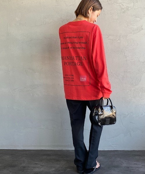 Manhattan Portage（マンハッタンポーテージ）の「[MANHATTAN PORTAGE/マンハッタンポーテージ] 別注 バックプリントロゴロンT（Tシャツ/カットソー・レディース・ホワイト/ブラック/グリーン/レッド・S/M/L/XL）」の4枚目の写真