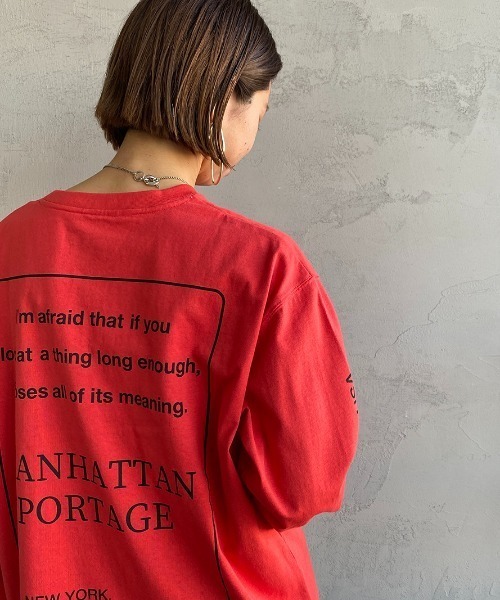 Manhattan Portage（マンハッタンポーテージ）の「[MANHATTAN PORTAGE/マンハッタンポーテージ] 別注 バックプリントロゴロンT（Tシャツ/カットソー・レディース・ホワイト/ブラック/グリーン/レッド・S/M/L/XL）」の6枚目の写真