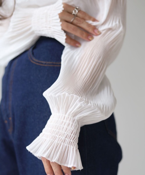 Bab（バブ）の「シワプリーツハイネックトップス（シャツ/ブラウス・レディース・ブラック/アイボリー/ベージュ・M）」の8枚目の写真