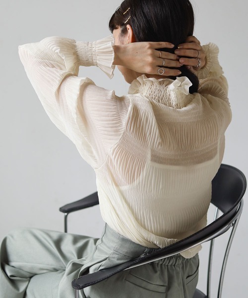 Bab（バブ）の「シワプリーツハイネックトップス（シャツ/ブラウス・レディース・ブラック/アイボリー/ベージュ・M）」の21枚目の写真