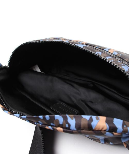 FURLA（フルラ）の「TECHNICAL S BELT BAG（ボディバッグ/ウエストポーチ・メンズ・ブラック・ONE SIZE）」の4枚目の写真