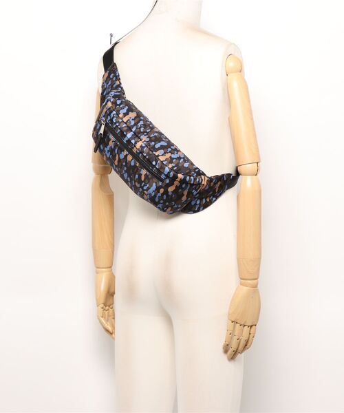 FURLA（フルラ）の「TECHNICAL S BELT BAG（ボディバッグ/ウエストポーチ・メンズ・ブラック・ONE SIZE）」の5枚目の写真