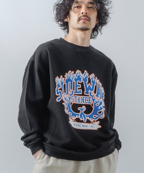 SIDEWAY STANCE（サイドウェイスタンス）の「【SIDEWAY STANCE】スウェットクルーネック プリント オーバーサイズ トレーナー（スウェット・メンズ・グレー系その他/グリーン系その他2/ブラック系その他/グレー系その他2/グリーン系その他/ブルー系その他/ブラック系その他2/ブルー系その他2・LARGE/MEDIUM/X-LARGE）」の2枚目の写真