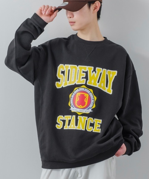 SIDEWAY STANCE（サイドウェイスタンス）の「【SIDEWAY STANCE】スウェットクルーネック プリント オーバーサイズ トレーナー（スウェット・メンズ・グレー系その他/グリーン系その他2/ブラック系その他/グレー系その他2/グリーン系その他/ブルー系その他/ブラック系その他2/ブルー系その他2・LARGE/MEDIUM/X-LARGE）」の3枚目の写真