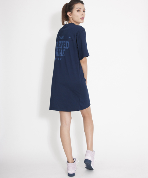 MILKFED.(ミルクフェド)の「BI COLOR FOOTBALL TEE DRESS FREAK (ワンピース/Vネック)(ワンピース・レディース・ブルー/ネイビー/レッド・SMALL/MEDIUM)」の1枚目の写真