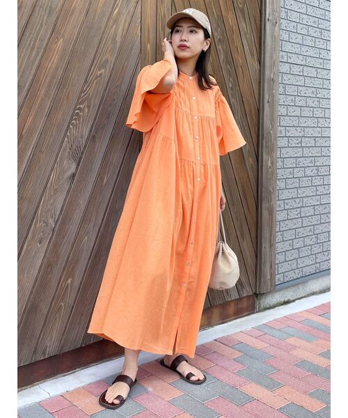 Ungrid(アングリッド)の「ハーフスリーブティアードマキシワンピース(ワンピース・レディース・ブラック/オレンジ/オフホワイト・FREE)」の10枚目の写真