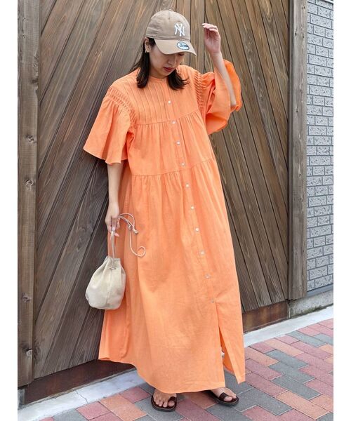 Ungrid(アングリッド)の「ハーフスリーブティアードマキシワンピース(ワンピース・レディース・ブラック/オレンジ/オフホワイト・FREE)」の11枚目の写真