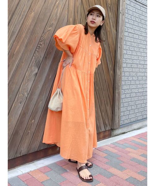 Ungrid(アングリッド)の「ハーフスリーブティアードマキシワンピース(ワンピース・レディース・ブラック/オレンジ/オフホワイト・FREE)」の14枚目の写真