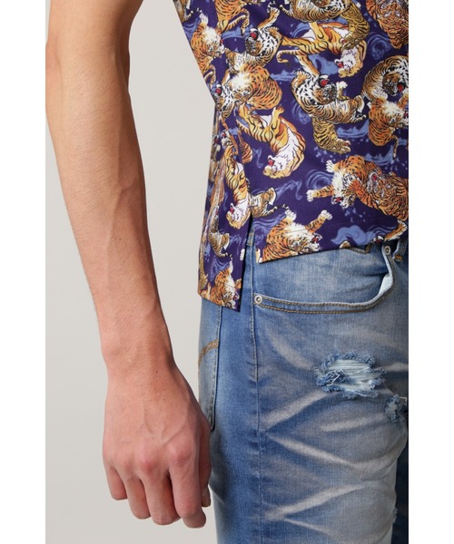 BLUE TORNADO（ブルートルネード）の「BLUE TORNADO∴タイガープリントアロハシャツ（シャツ/ブラウス・メンズ・アイボリー/ネイビー・M/L）」の11枚目の写真