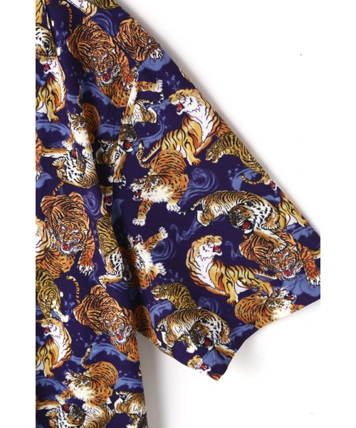 BLUE TORNADO（ブルートルネード）の「BLUE TORNADO∴タイガープリントアロハシャツ（シャツ/ブラウス・メンズ・アイボリー/ネイビー・M/L）」の8枚目の写真