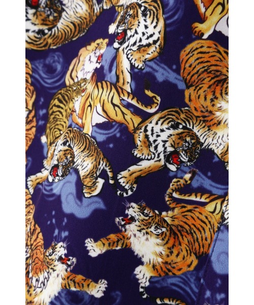 BLUE TORNADO（ブルートルネード）の「BLUE TORNADO∴タイガープリントアロハシャツ（シャツ/ブラウス・メンズ・アイボリー/ネイビー・M/L）」の6枚目の写真