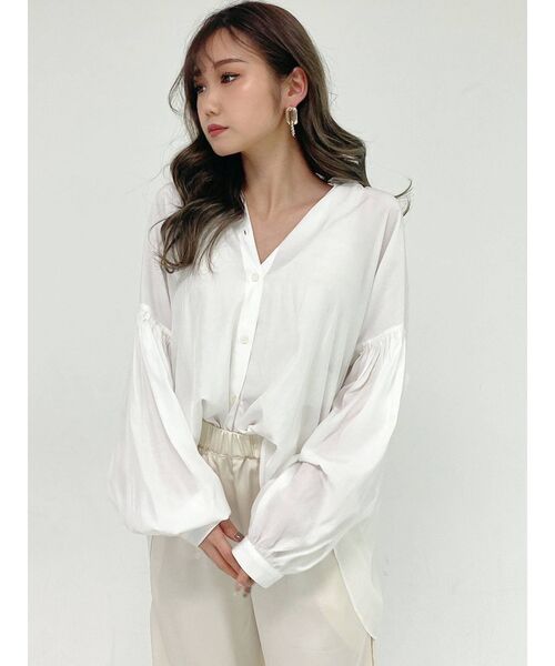 GYDA（ジェイダ）の「BACK OPENギャザースリーブシャツ（シャツ/ブラウス・レディース・ブラック/オフホワイト・FREE）」の2枚目の写真