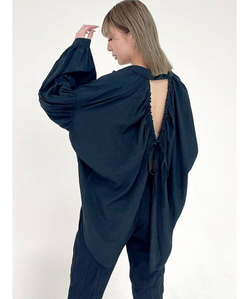 GYDA（ジェイダ）の「BACK OPENギャザースリーブシャツ（シャツ/ブラウス・レディース・ブラック/オフホワイト・FREE）」の10枚目の写真