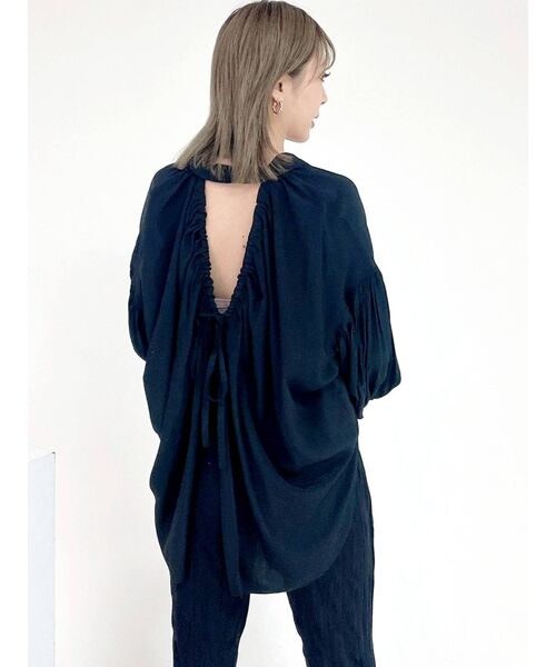 GYDA（ジェイダ）の「BACK OPENギャザースリーブシャツ（シャツ/ブラウス・レディース・ブラック/オフホワイト・FREE）」の15枚目の写真