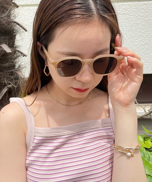 Chico(チコ)の「クリアフレームサングラス(サングラス・レディース・ベージュ/ピンク/クリア/ライトベージュ・FREE)」の2枚目の写真