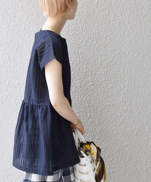SHIPS any(シップス エニィ)の「SHIPS any:〈ウォッシャブル〉ホール レース ペプラム TEE◇(Tシャツ/カットソー・レディース・ホワイト/ネイビー/オフホワイト・ONE SIZE)」の3枚目の写真