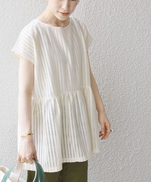 SHIPS any(シップス エニィ)の「SHIPS any:〈ウォッシャブル〉ホール レース ペプラム TEE◇(Tシャツ/カットソー・レディース・ホワイト/ネイビー/オフホワイト・ONE SIZE)」の2枚目の写真