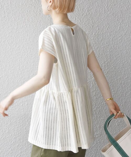 SHIPS any(シップス エニィ)の「SHIPS any:〈ウォッシャブル〉ホール レース ペプラム TEE◇(Tシャツ/カットソー・レディース・ホワイト/ネイビー/オフホワイト・ONE SIZE)」の21枚目の写真