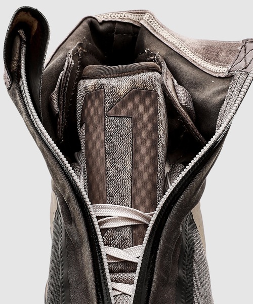 11 by Boris Bidjan Saberi （ ボリスビジャンサベリ）の「BAMBA2 HIGH Wh / Wh / Wh（スニーカー・メンズ・ダークグレー・8/8.5/9）」の6枚目の写真
