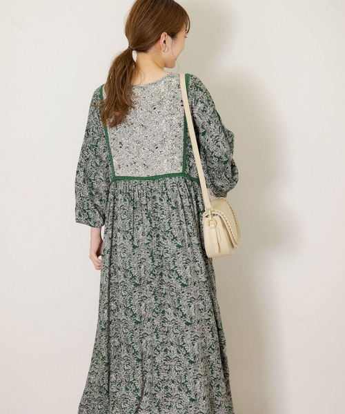 URBAN RESEARCH Sonny Label(アーバンリサーチサニーレーベル)の「ボタニカルプリントワンピース(ワンピース・レディース・ブラック/グリーン・FREE)」の5枚目の写真