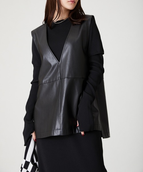 acro（アクロ）の「フェイクレザーベスト/AC2310（ベスト・レディース・アイボリー/ブラック・ﾌﾘ-）」の2枚目の写真