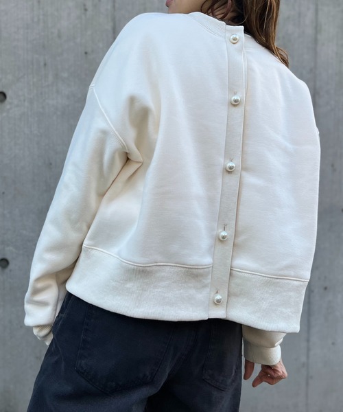 mi via loca(ミヴィアロカ)の「ビッグパールボタン 2WAY 枠ロゴ ボアスウェットカーディガン(スウェット・レディース・キナリ/スミクロ/ラベンダー・FREE)」の14枚目の写真